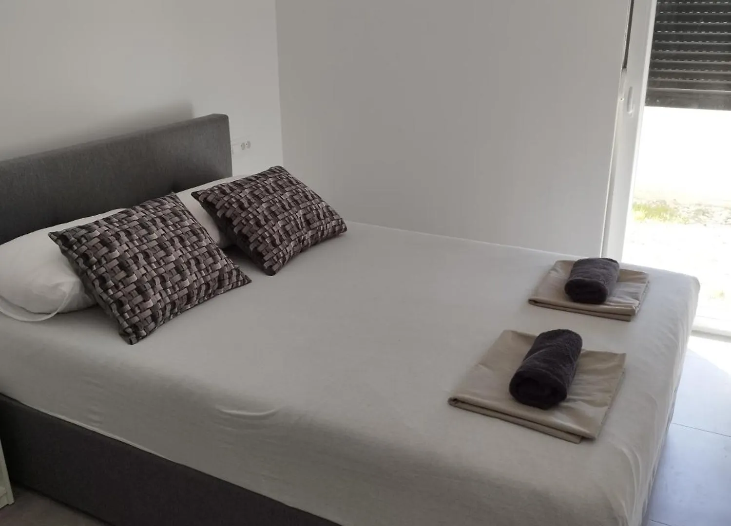 Apartman Klavedara Povljana Lägenhet
